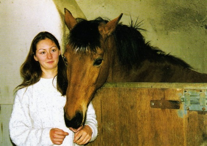 CAB 1998-1 - Julie GATTI avec son cheval à ST-JEAN-FROIDMENTEL - Loir et Cher 41