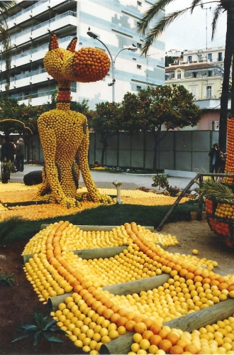 Photo - Fête du citron - Menton - année 1999 - Rantanplan