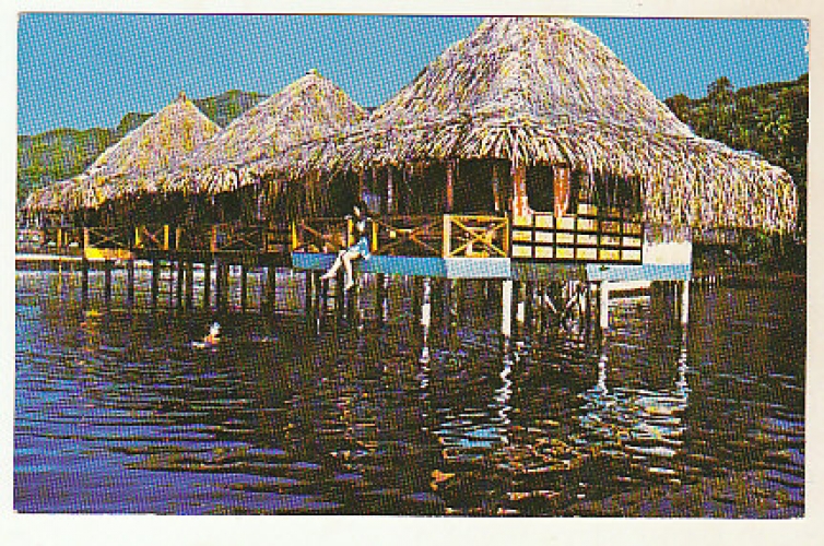 cpsm  Tahiti  bungalows sur pilotis ( Bali-Hai ) Raiatea