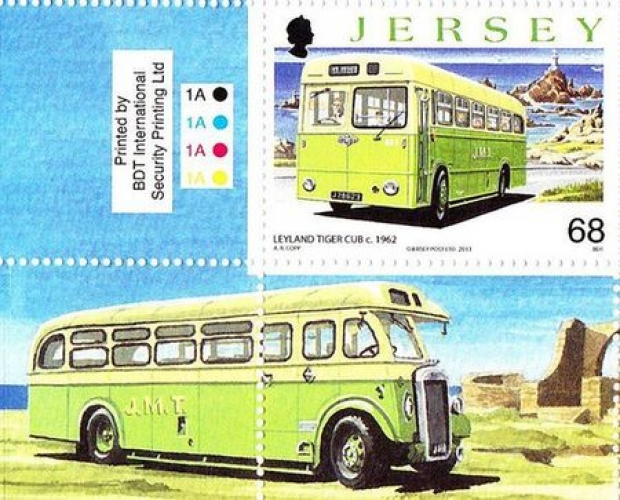 Jersey 2013 Bus (série 3) - Leyland Tiger Club, 1962 et phare La Corbière (bord de feuille)