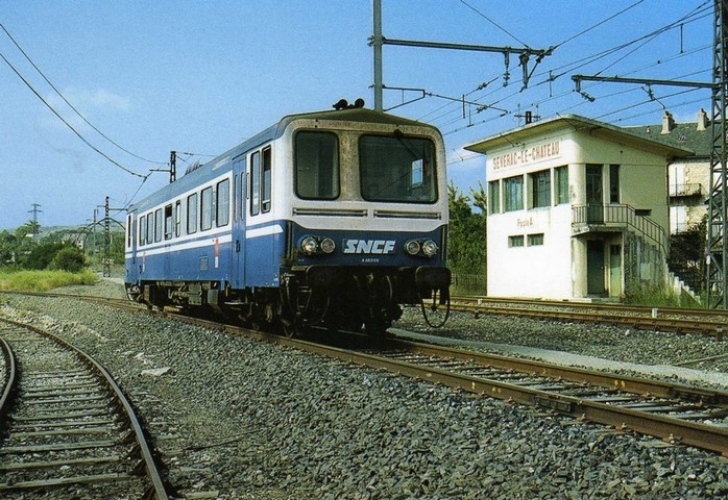RU 0565 - Autorail X 2125 au poste A - SEVERAC LE CHATEAU - Aveyron - SNCF -