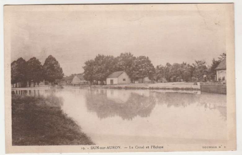 cpsm 18 Dun-sur-Auron Le Canal et l'Ecluse