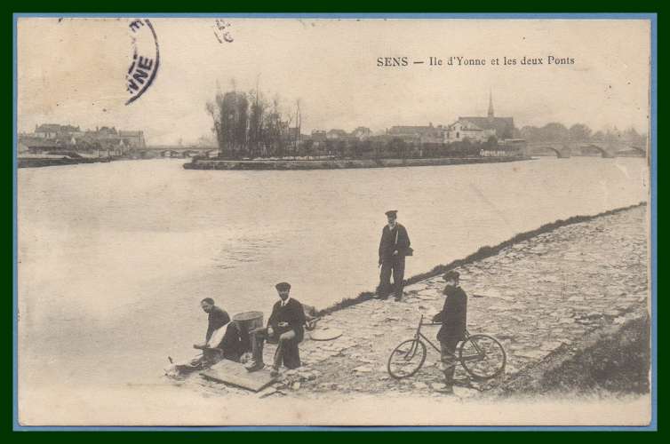 CPA SENS ILE D YONNE ET LES DEUX PONTS LAVEUSE voy timbre enlevé B