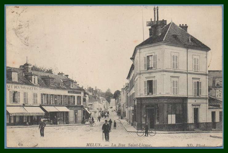 CPA Melun rue st Liesne voy 1920 (tp arraché verso )