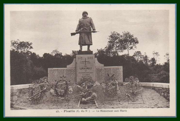 CPA Pleslin monument aux Morts guerre 14 18 non écrite TTB 