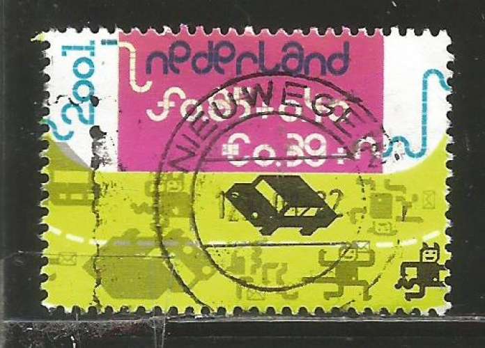 Pays-Bas 2001 - YT n° 1858 - petites silhouettes tenant un pli et véhicule - cote 1,75