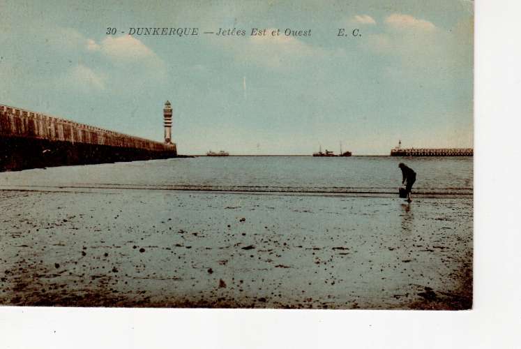 Dunkerque les jetées Est et Ouest  ( phare , pêcheuse de coques