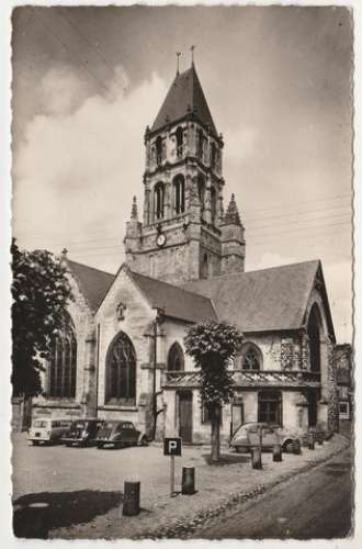 cpsm14 Orbec-en-Auge  L'Eglise Notre-Dame ...2cv