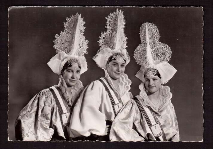 France Cpsm  Les Sables d'Olonne (Vendée )   femmes en costumes folkloriques  