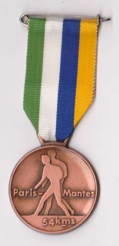 France 1979 Médaille Paris - Mantes 54 km à la marche avec joli ruban et épingle