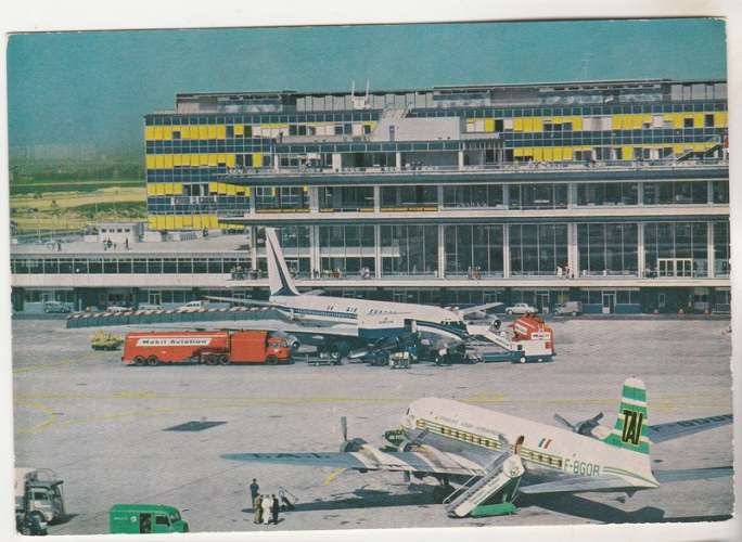 cpm 94 Aéroport de Paris-Orly  l'Aire de Stationnement