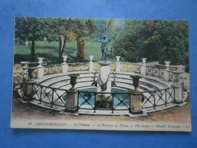 77-FONTAINEBLEAU chateau , fontaine de Diane , circulée en 1921 , dos vert , 2 scans