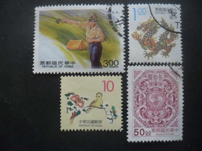 TAIWAN 4 timbres différents oblitérés 