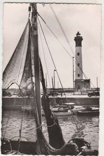 cpsm 14 Ouistreham-Riva-Bella Le Phare