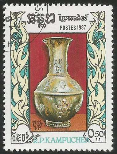 Kampuchéa - 1987 - Y&T n° 733 - Obli. - Vase métallique orné - Culture Khmère