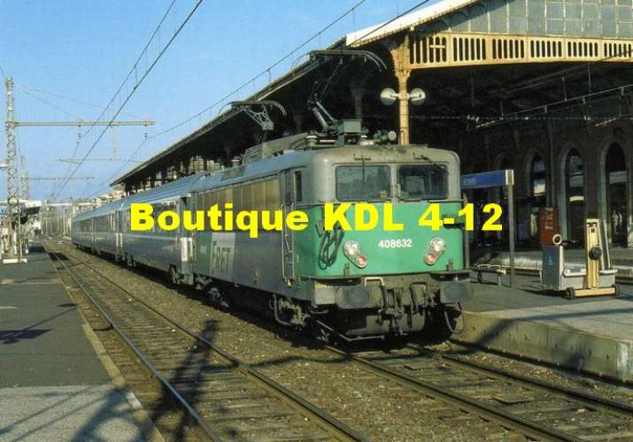 RU 0990 - Train l´ AUBRAC - loco BB 8632 en gare - BEZIERS - Hérault - SNCF