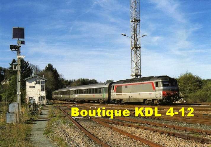 RU 0895 - Train - loco BB 67475 en gare - USSEL - Corrèze - SNCF