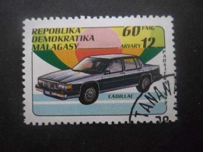 MADAGASCAR N°1139 Voiture Cadillac oblitéré