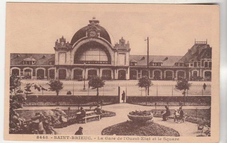 cpsm  22 Saint-Brieuc Gare de l'Ouest-Etat et le Square