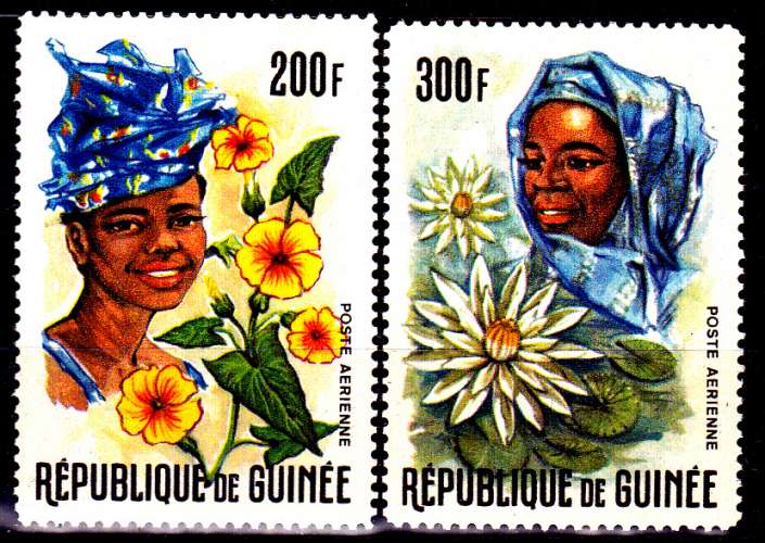 Guinée Pa 67 / 68 Guinéennes et fleurs