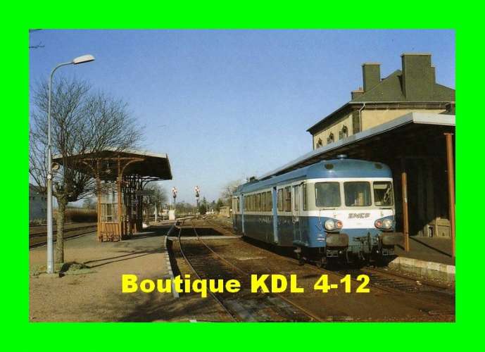 RU 0140 - Autorail X 2840 en gare - LAQUEUILLE - Puy de Dôme - SNCF