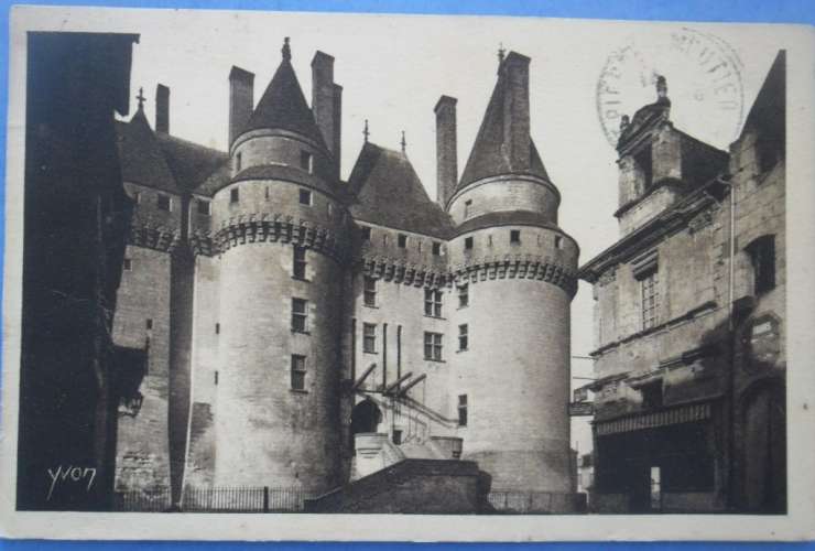 37-LANGEAIS chateau , circulée en 1928 , 2 scans
