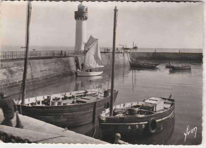 cpsm 56 Quiberon Les Jetées de Port-Haliguen ( phare )