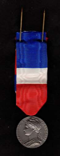 France 1980 médaille Ministère du Travail type Borrel  grade argent  coffret + épingle