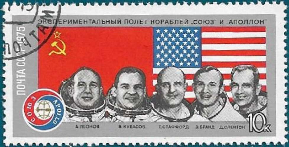 1975 Cosmonautes participant à la  Mission Apollo-Soyouz Y&T N°4157