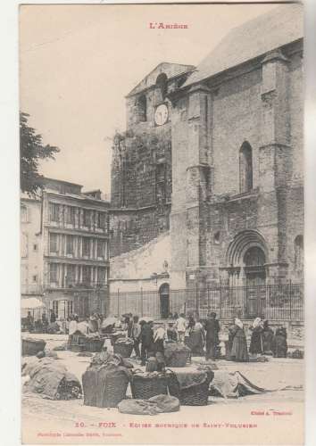 cpa 09  Foix Eglise Gothique Saint Volusien ( marché )
