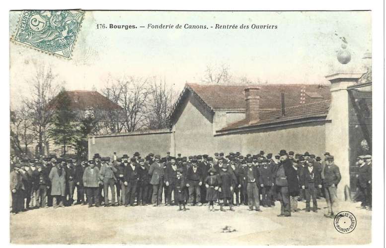  cpa 18 Bourges Fonderie de Canons Rentrée des Ouvriers 