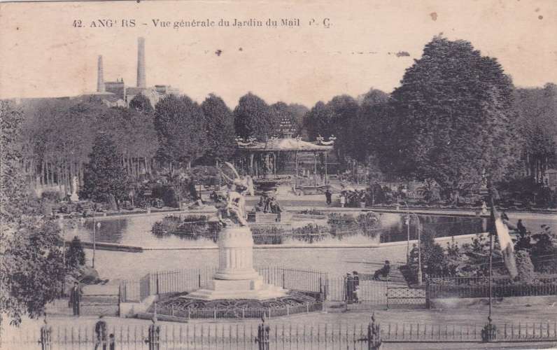 CPA - ANGERS - Vue Générale du Jardin du Mail.