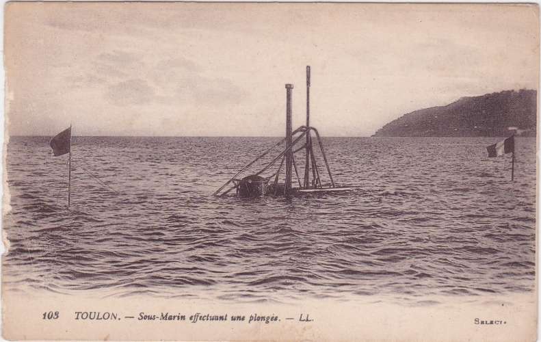 CPA - TOULON - Sous-Marin Effectuant une Plongée.