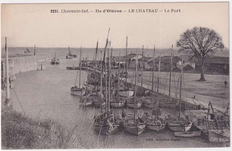 CPA 17 Ile d'Oléron Le Château - Le Port - non circulée