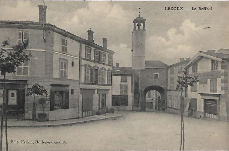 CPA - LEZOUX - Le Beffroi.