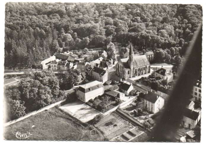 cpsm 45 Malesherbes vue aérienne , l'Eglise  ( daguin muet )