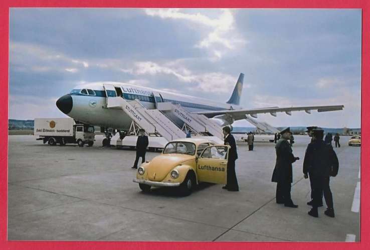 PHOTO REPRODUCTION AVION PLANE FLUGZEUG - BOEING LUFTHANSA A STUTTGART VOLKSWAGEN COCCINELLE LUFTHAN