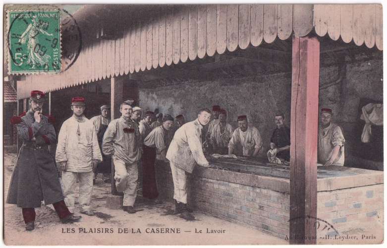 CPA Plaisirs de la Caserne - Le lavoir - circulée en 1909