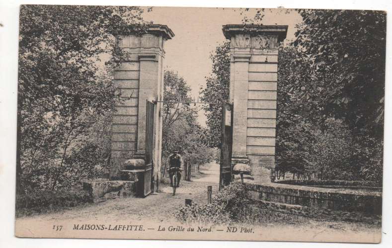 cpa 78 Maisons-Laffitte La grille du Nord ( cycliste )