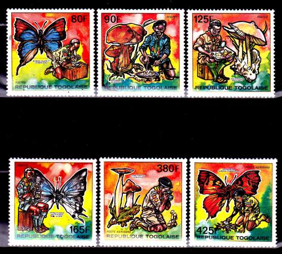 Togo 1284 / 87 + Pa 664 / 65 Scoutisme avec papillons et champignons