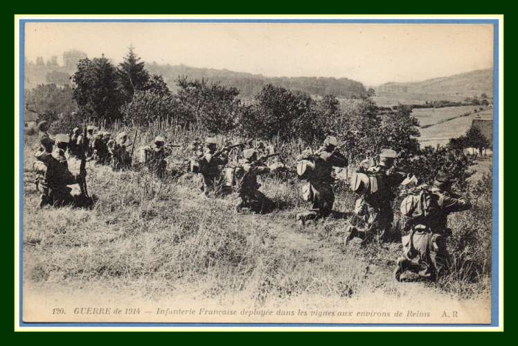 CPA (51) Infanterie Française déployée dans les vignes environs de REIMS non écrite TB Guerre 1914