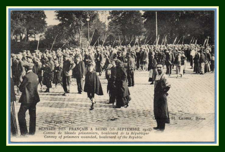 CPA (51) Rentrée des Français à REIMS 13 Septembre 1914 Convoi de blessés prisonniers non écrite TB 