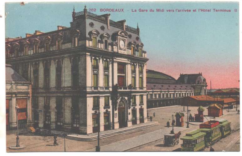 cpa 33 Bordeaux La Gare du Midi vers l'arrivée et Hôtel Terminus ( tramways )