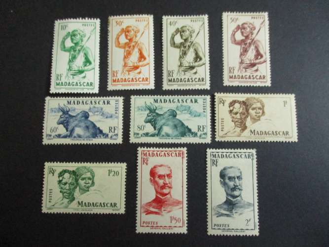 Madagascar  y & t 300 au 309 * 1946
