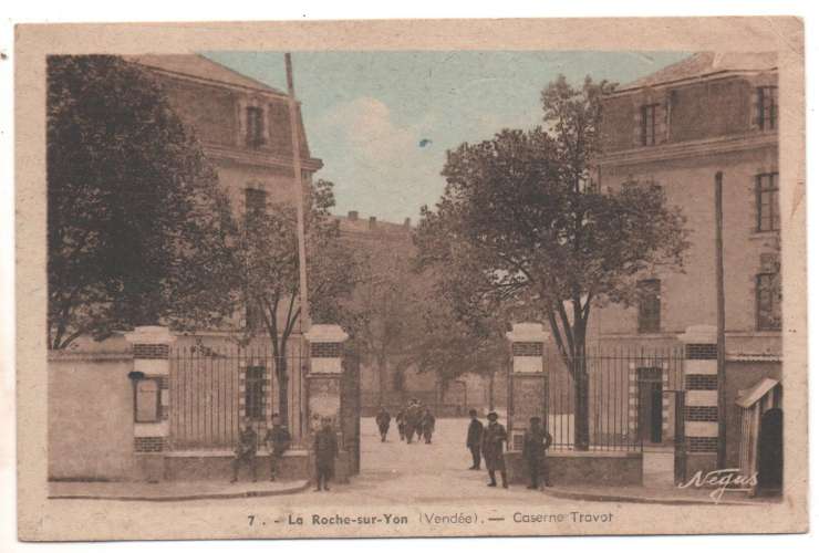 cpsm 85 La Roche-sur-Yon Caserne Travot