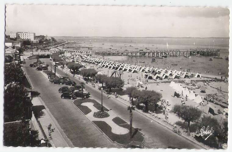 33 - ARCACHON- LA PLAGE ET LA JETEE THIERS
