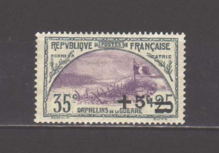 Timbre France n° 166**, léger pli, aspect superbe