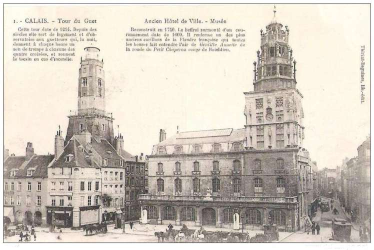 62 - Calais - place d'armes et le beffroi