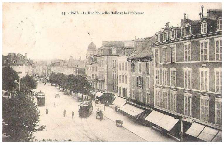 64 - Pau - La rue nouvelle halle et la préfecture