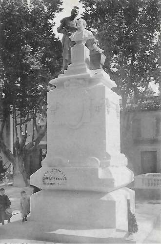 Cavaillon. Le monument Gambetta. 